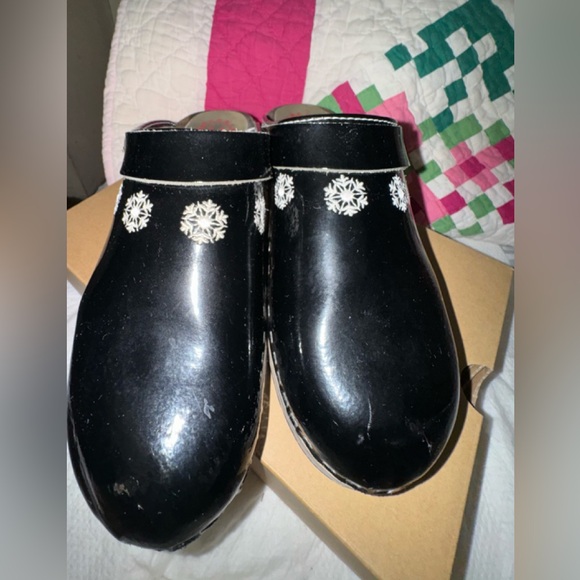 Hanna Andersson Black Patent Leather Snowflake Wooden Clogs Sz -11 (euro sz42) - Picture 4 of 15
